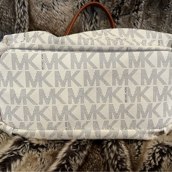 Michael Kors Camden Bag - Picture 2 of 3